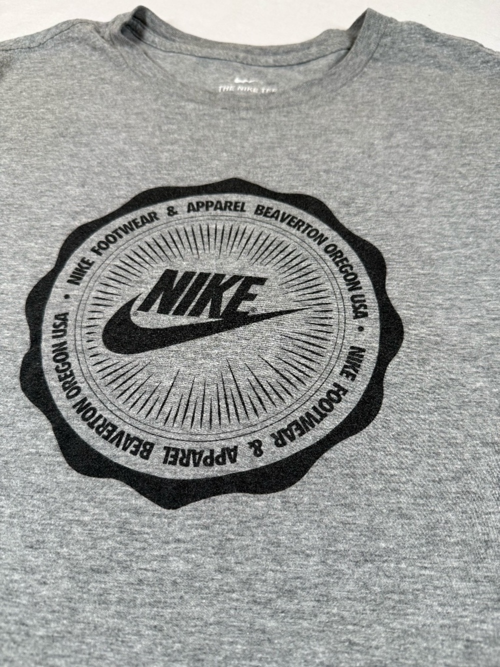 The Nike Tee Men's Women's Short Sleeve Logo Tee Size Medium - Gray
